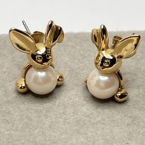 Vintage Avon 1994 Faux Pearl Golden Tone Pierced Bunny Earrings Stud Jelly Belly